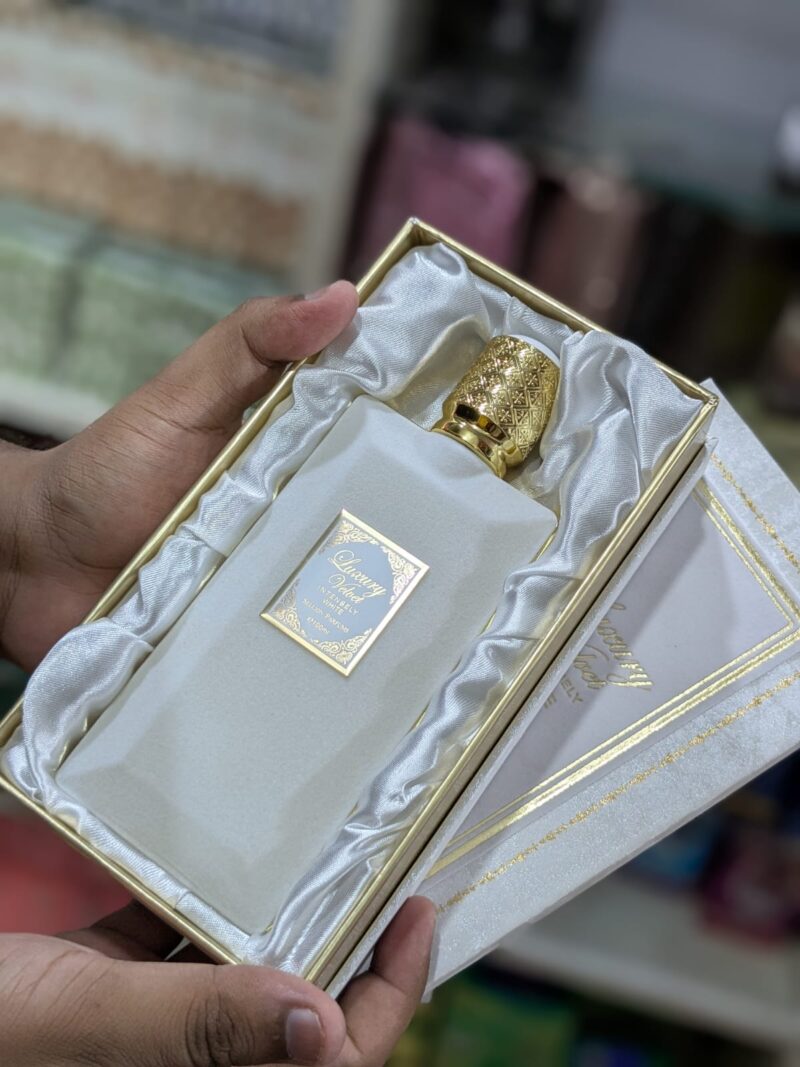 Luxury Velvet Intense – L’élégance parfumée qui raconte votre histoire